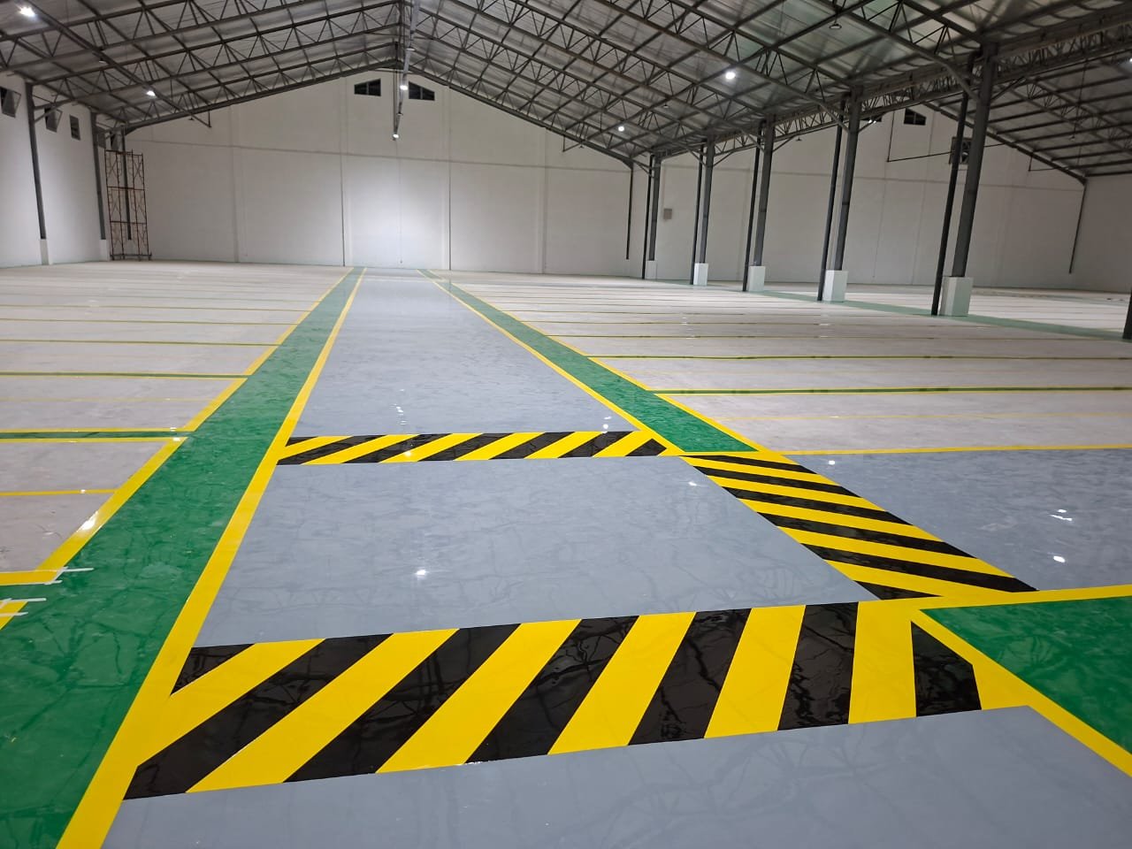 Pekerjaan Floor Epoxy Jalur Forklift PT. Sarianugerah Semesta